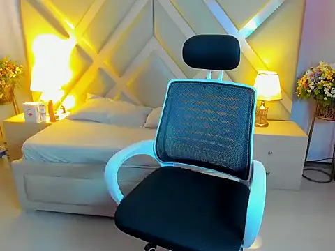 Snapshot of Annylittle_ chatting on 23, 10, 2025 Annylittle online show from 23, 10, 2025