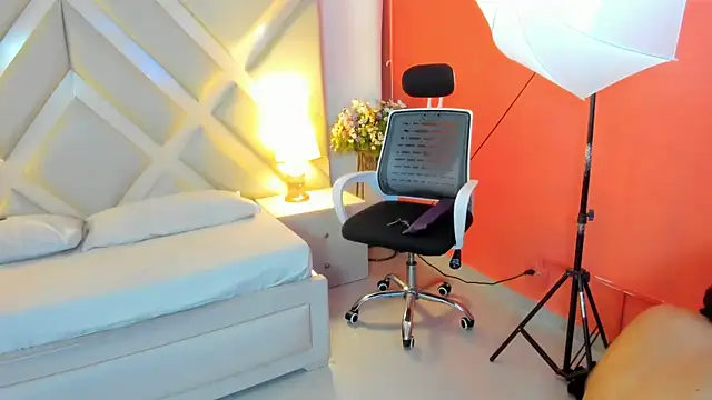 Snapshot of Annylittle_ chatting on 24, 10, 2025 Annylittle online show from 24, 10, 2025