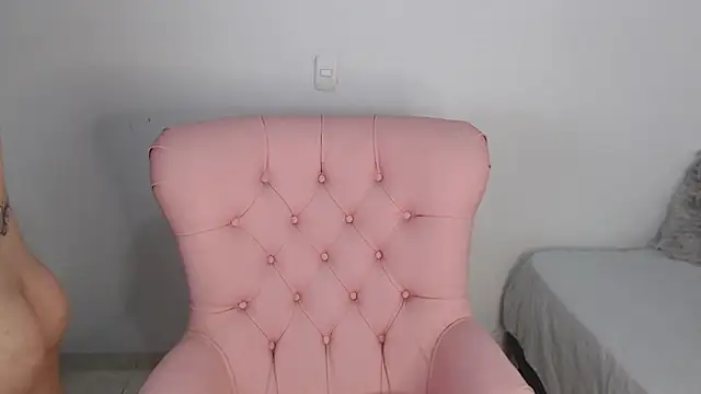 KiaraOlivera online show from 2, 12, 2025