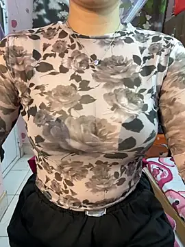 Snapshot of Xuka2594 chatting on 5, 11, 2025 Xuka2594 online show from 5, 11, 2025