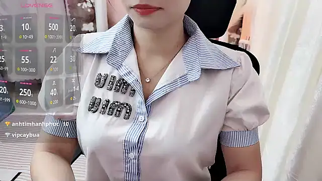 Snapshot of Xuka2594 chatting on 20, 11, 2025 Xuka2594 online show from 20, 11, 2025