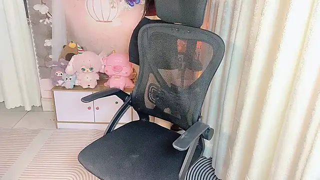 Snapshot of Xuka2594 chatting on 4, 12, 2025 Xuka2594 online show from 4, 12, 2025