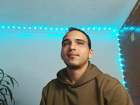 Snapshot of Maax3023 chatting on 19, 10, 2025 Maax3023 online show from 19, 10, 2025