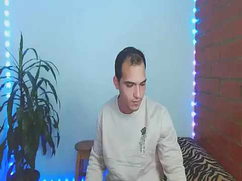 Snapshot of Maax3023 chatting on 28, 10, 2025 Maax3023 online show from 28, 10, 2025