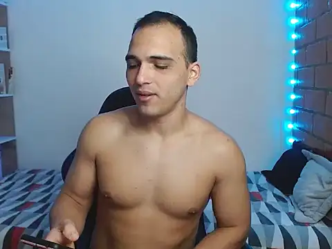 Snapshot of Maax3023 chatting on 17, 12, 2025 Maax3023 online show from 17, 12, 2025