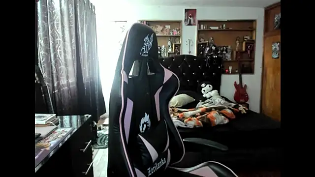 Snapshot of Maki_Zein_ chatting on 29, 10, 2025 Maki Zein  online show from 29, 10, 2025