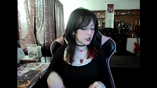 Snapshot of Maki_Zein_ chatting on 6, 11, 2025 Maki Zein online show from 6, 11, 2025