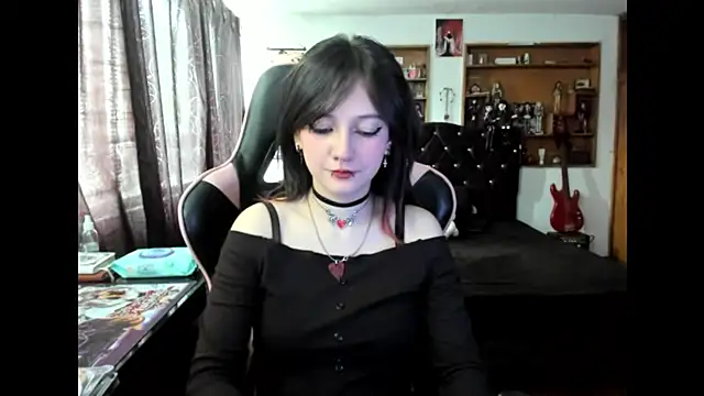 Snapshot of Maki_Zein_ chatting on 13, 11, 2025 Maki Zein online show from 13, 11, 2025