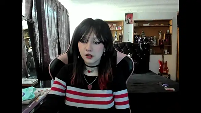 Snapshot of Maki_Zein_ chatting on 4, 12, 2025 Maki Zein online show from 4, 12, 2025