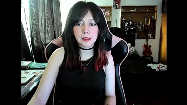 Snapshot of Maki_Zein_ chatting on 5, 12, 2025 Maki Zein online show from 5, 12, 2025