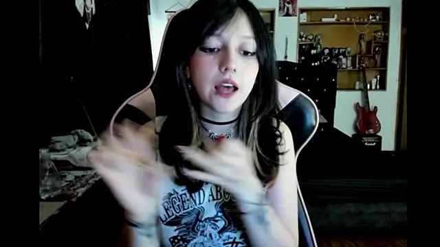 Snapshot of Maki_Zein_ chatting on 5, 3, 2026 Maki Zein online show from 5, 3, 2026