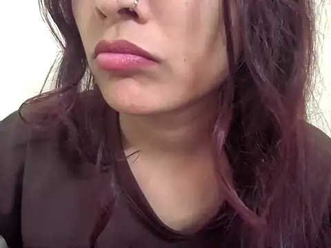 Snapshot of queen-_nazia chatting on 19, 10, 2025 queen- nazia online show from 19, 10, 2025