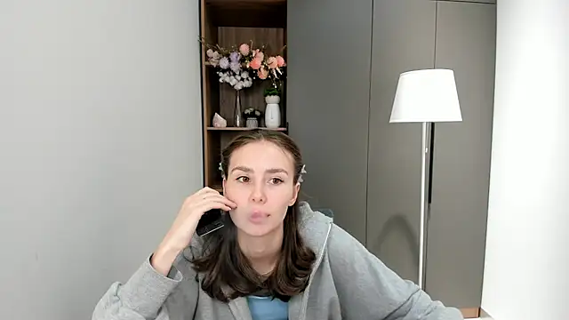 Snapshot of MonetLeitman chatting on 12, 10, 2025 MonetLeitman online show from 12, 10, 2025