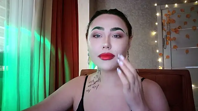 Snapshot of LolaMint_ chatting on 31, 10, 2025 LolaMint online show from 31, 10, 2025