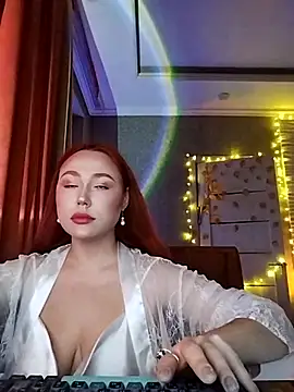 Snapshot of LolaMint_ chatting on 3, 12, 2025 LolaMint online show from 3, 12, 2025