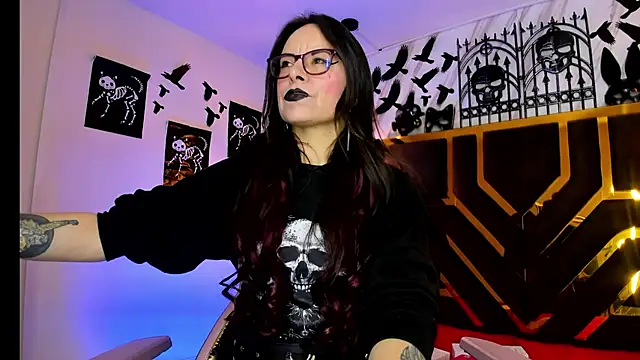 Snapshot of Evangelinejoness_ chatting on 2, 11, 2025 Evangelinejoness online show from 2, 11, 2025