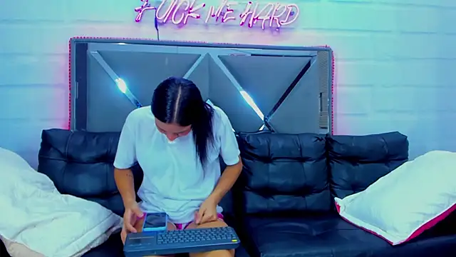 Innocent Room1 online show from 2, 11, 2025