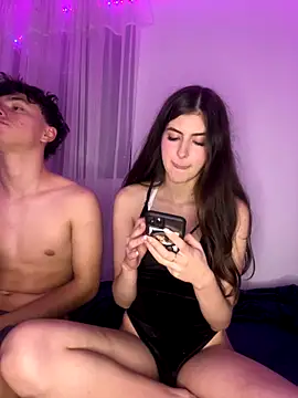 Snapshot of AlessiaLuxx chatting on 4, 12, 2025 AlessiaLuxx online show from 4, 12, 2025