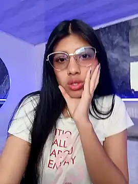 Snapshot of Briseida-White chatting on 15, 10, 2025 Briseida-White online show from 15, 10, 2025