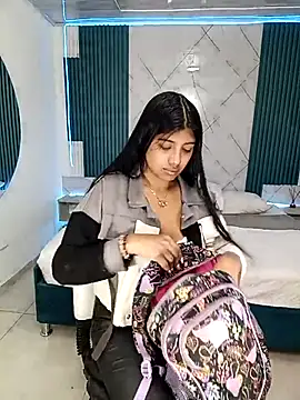 Snapshot of Briseida-White chatting on 18, 10, 2025 Briseida-White online show from 18, 10, 2025