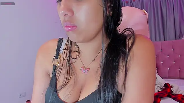 Snapshot of Briseida-White chatting on 21, 11, 2025 Briseida-White online show from 21, 11, 2025