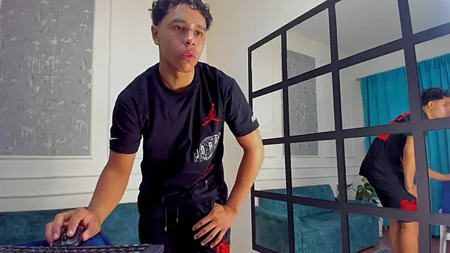 Snapshot of Adrian_Volt chatting on 28, 10, 2025 Adrian Volt online show from 28, 10, 2025