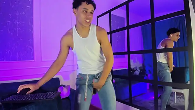 Snapshot of Adrian_Volt chatting on 16, 11, 2025 Adrian Volt online show from 16, 11, 2025