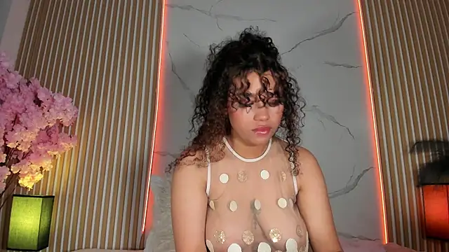 Snapshot of KellyAmbaris chatting on 7, 11, 2025 KellyAmbaris online show from 7, 11, 2025