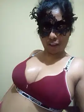 Expose Queen online show from 6, 3, 2026