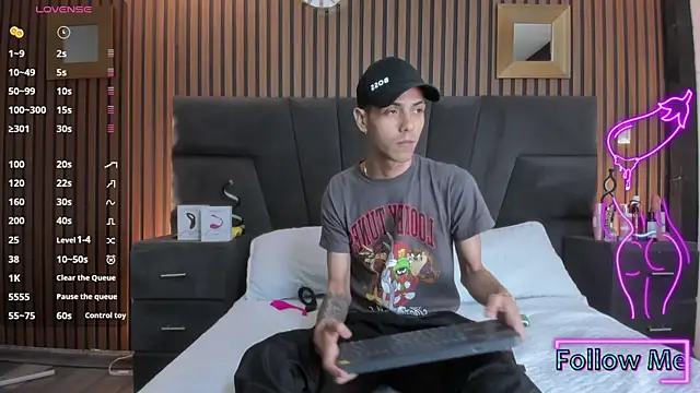 DerryAndIzzy online show from 21, 11, 2025