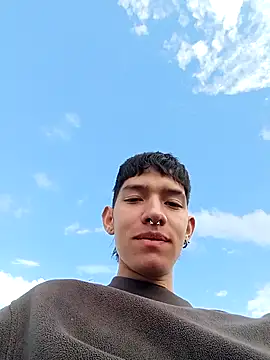 Snapshot of heyy_noah11 chatting on 15, 10, 2025 heyy noah11 online show from 15, 10, 2025