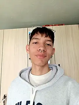 Snapshot of heyy_noah11 chatting on 19, 10, 2025 heyy noah11 online show from 19, 10, 2025