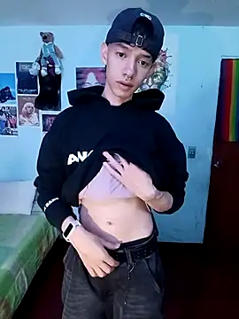 Snapshot of heyy_noah11 chatting on 23, 10, 2025 heyy noah11 online show from 23, 10, 2025