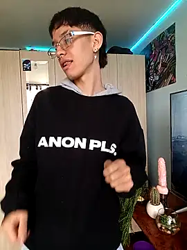 Snapshot of heyy_noah11 chatting on 31, 10, 2025 heyy noah11 online show from 31, 10, 2025