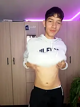 Snapshot of heyy_noah11 chatting on 4, 11, 2025 heyy noah11 online show from 4, 11, 2025