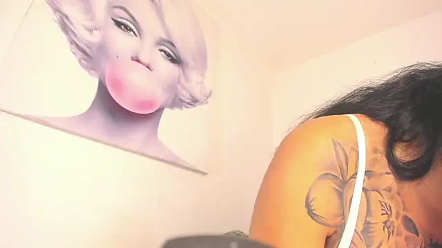 Snapshot of BiancaValentinna chatting on 6, 11, 2025 BiancaValentinna online show from 6, 11, 2025