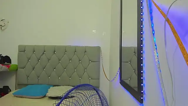 Snapshot of Sofi_And_Santy chatting on 28, 11, 2025 Sofi And Santy online show from 28, 11, 2025