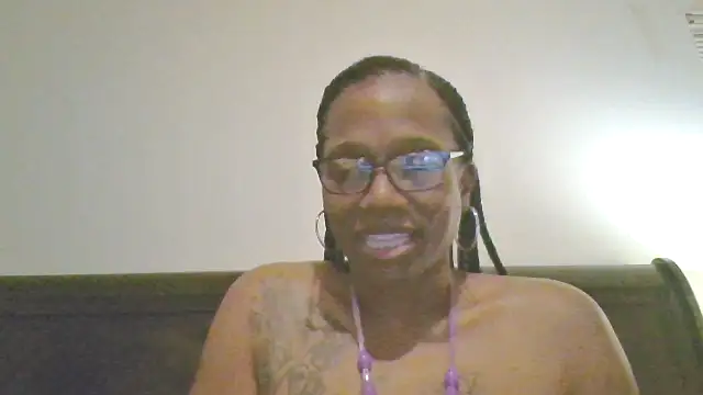Snapshot of SweetCandy85 chatting on 15, 10, 2025 SweetCandy85 online show from 15, 10, 2025