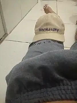 Snapshot of Guilhermekovaliosky chatting on 17, 12, 2025 Guilhermekovaliosky online show from 17, 12, 2025