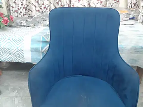 Snapshot of hii_tanisha chatting on 17, 12, 2025 hii tanisha online show from 17, 12, 2025