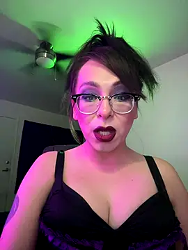 Snapshot of MiniMonroe chatting on 11, 10, 2025 MiniMonroe online show from 11, 10, 2025