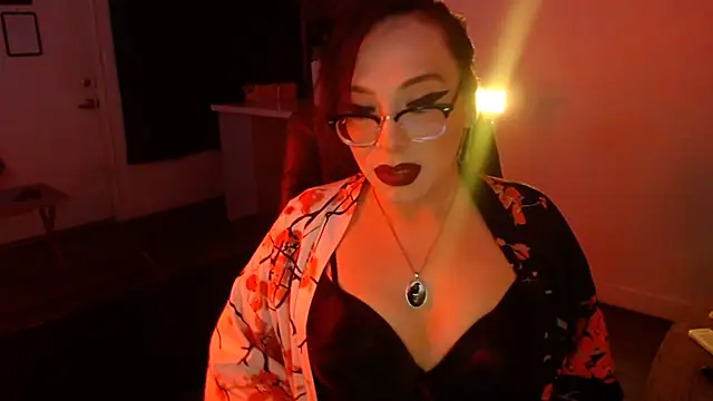 Snapshot of MiniMonroe chatting on 14, 10, 2025 MiniMonroe online show from 14, 10, 2025