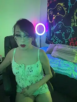 Snapshot of MiniMonroe chatting on 19, 10, 2025 MiniMonroe online show from 19, 10, 2025