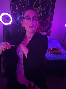 Snapshot of MiniMonroe chatting on 20, 10, 2025 MiniMonroe online show from 20, 10, 2025