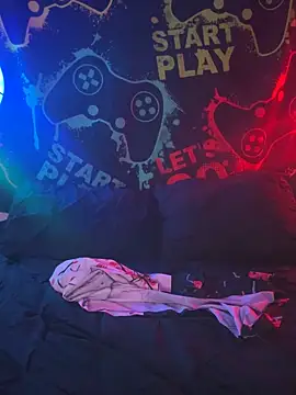 Snapshot of MiniMonroe chatting on 7, 11, 2025 MiniMonroe online show from 7, 11, 2025