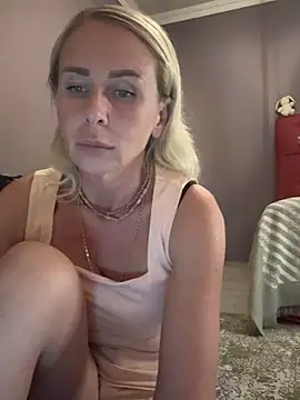 Snapshot of ElenabonyX chatting on 22, 10, 2025 ElenabonyX online show from 22, 10, 2025