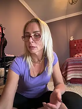 Snapshot of ElenabonyX chatting on 3, 11, 2025 ElenabonyX online show from 3, 11, 2025