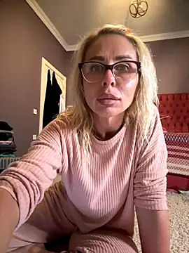 Snapshot of ElenabonyX chatting on 13, 11, 2025 ElenabonyX online show from 13, 11, 2025