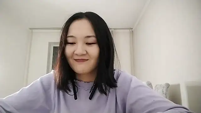 Lyndasilk online show from 9, 11, 2025