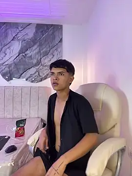 Snapshot of Cristian_jo99 chatting on 17, 10, 2025 Cristian jo99 online show from 17, 10, 2025